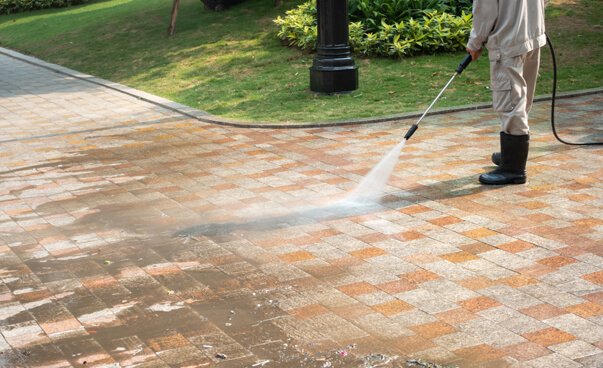 Pressure Washing in Miami 305