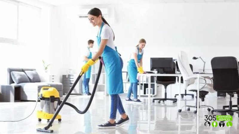 cleaning-janitorial-services-miami-woman